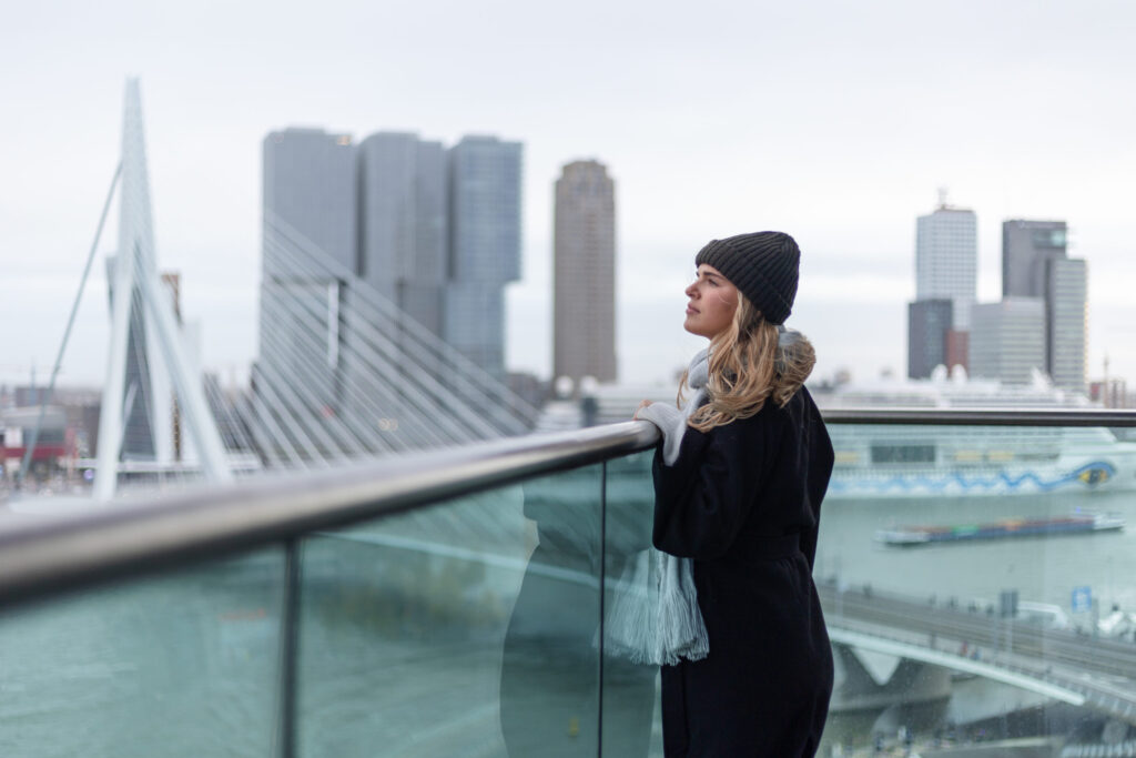 Genieten van de skyline van Rotterdam.